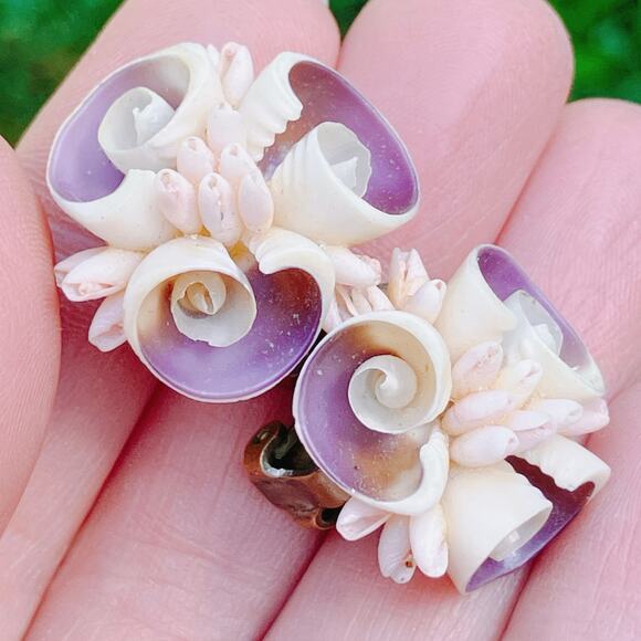 VTG Japan Shell Flower Clip On Earrings Mid Century 1950s 1960s Beachy Playful - Picture 6 of 11